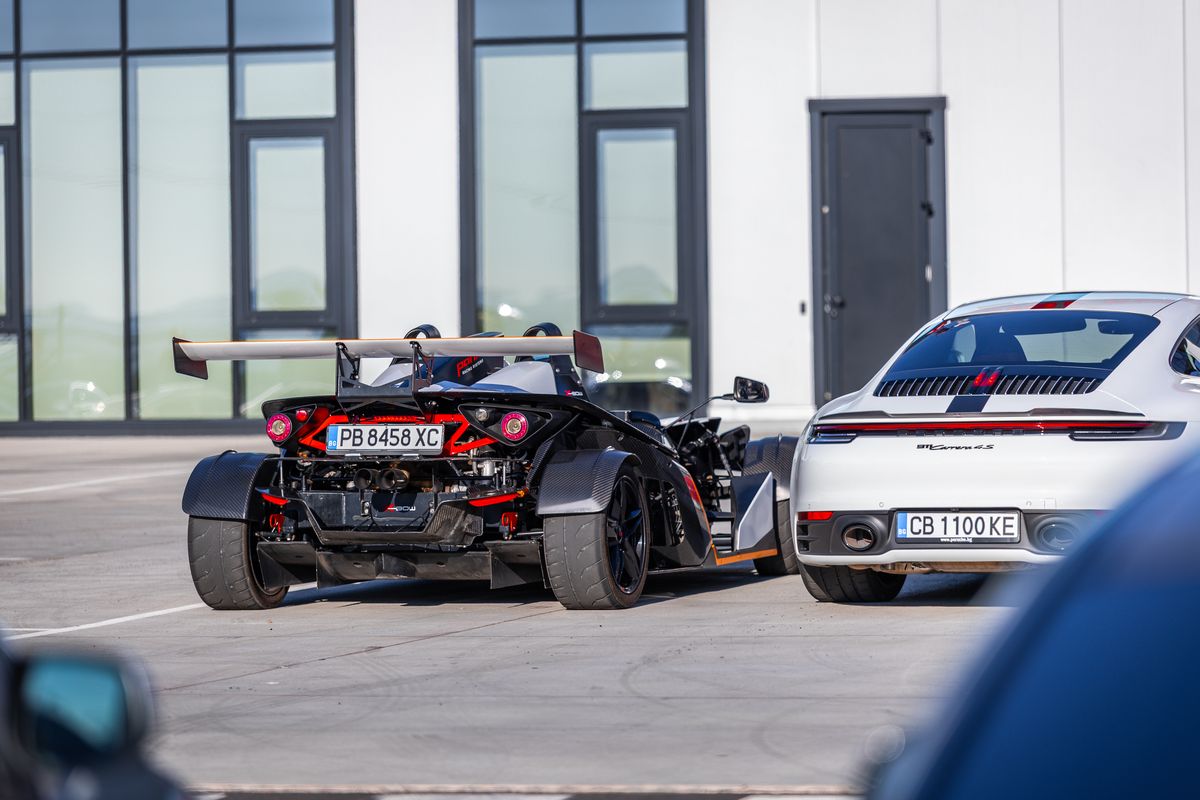 X-Bow and 911 in the paddock