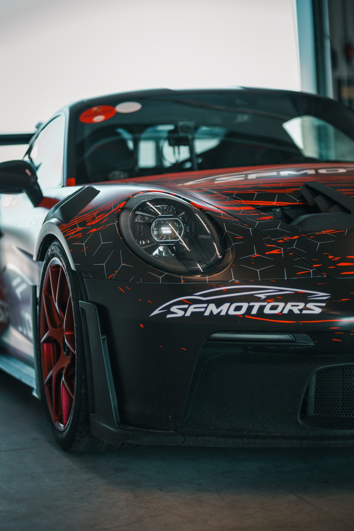 SF Motors Porsche, front three-quarter