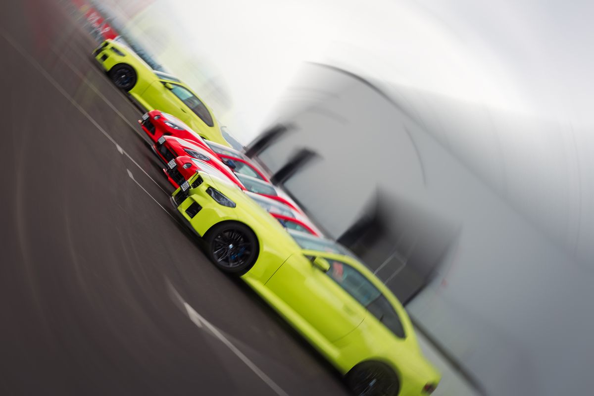 Line-up in motion